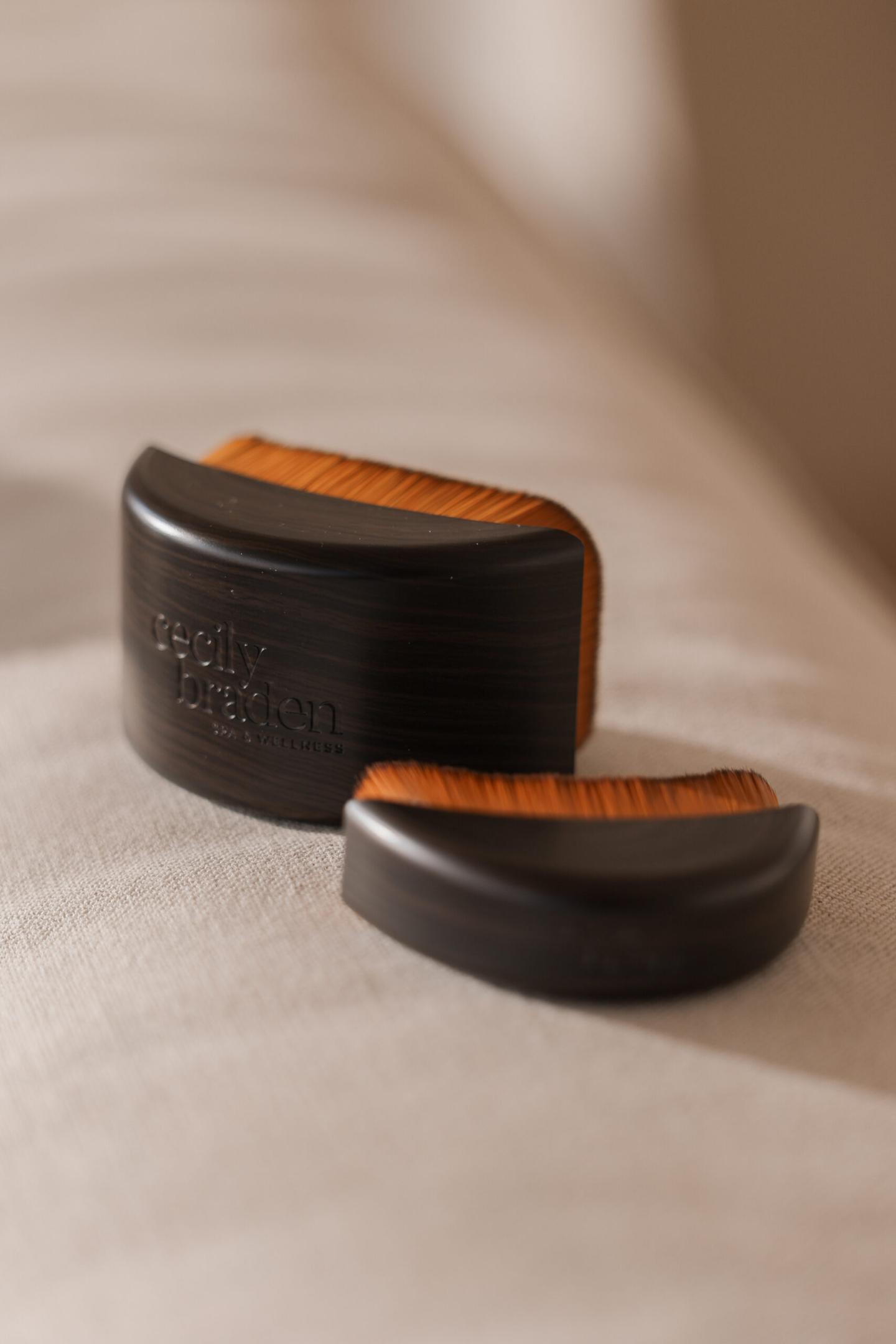 Make it Hooli lymfeborstel, officiele partner van cycily braden, gemaakt van gerecycled plastic met vegan vriendelijke zachte vezels